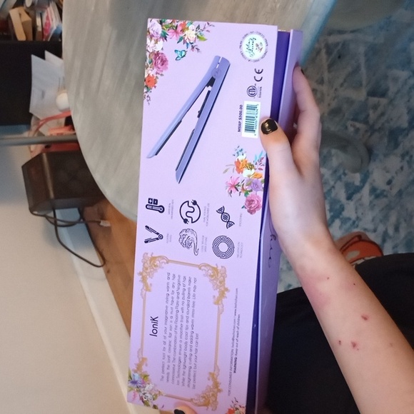 Purple Le Chic IONIK Ceramic Flat Iron - Picture 3 of 4
